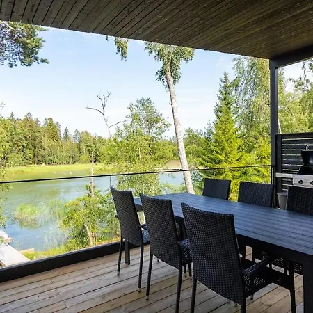 Villa Syreeni - Seafront/jacuzzi Kilpilahti